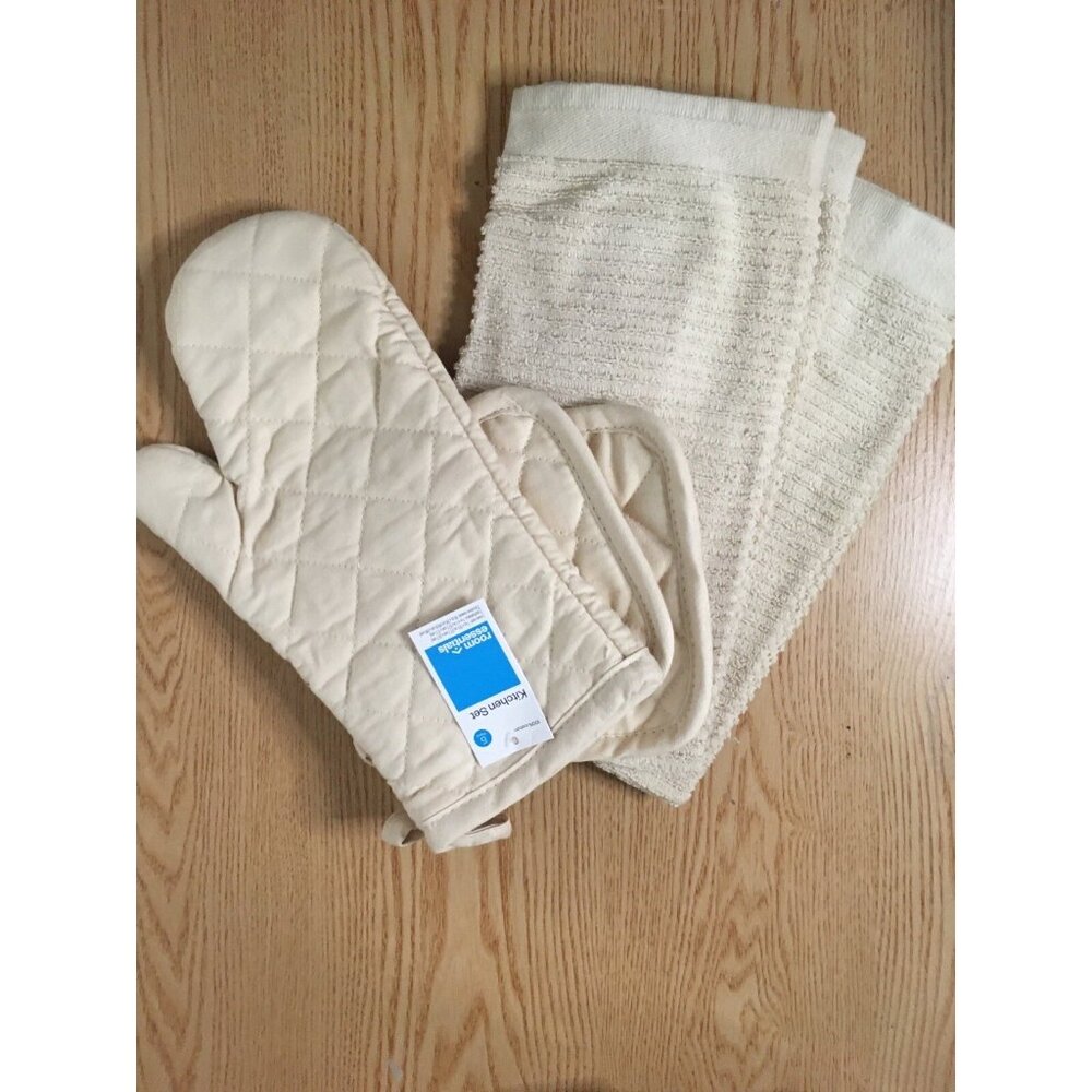 New Room Essentials 5pc Kitchen Set Basic Tan 1-Oven Mitt 2-Potholders 2-Towels